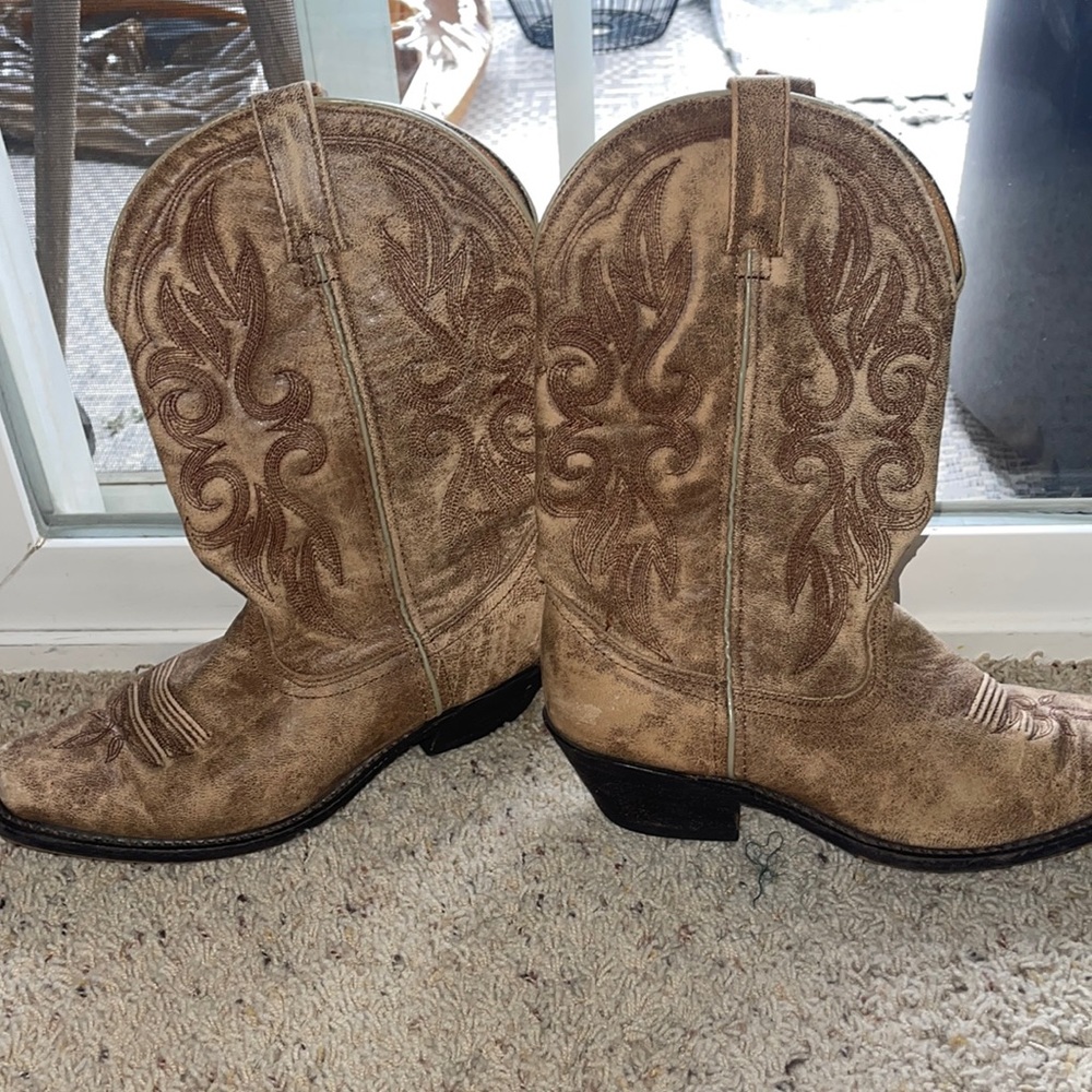 Laredo cowgirl boots